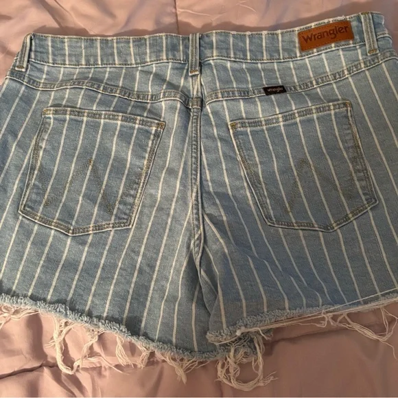 Wrangler Jean shorts - Picture 2 of 4